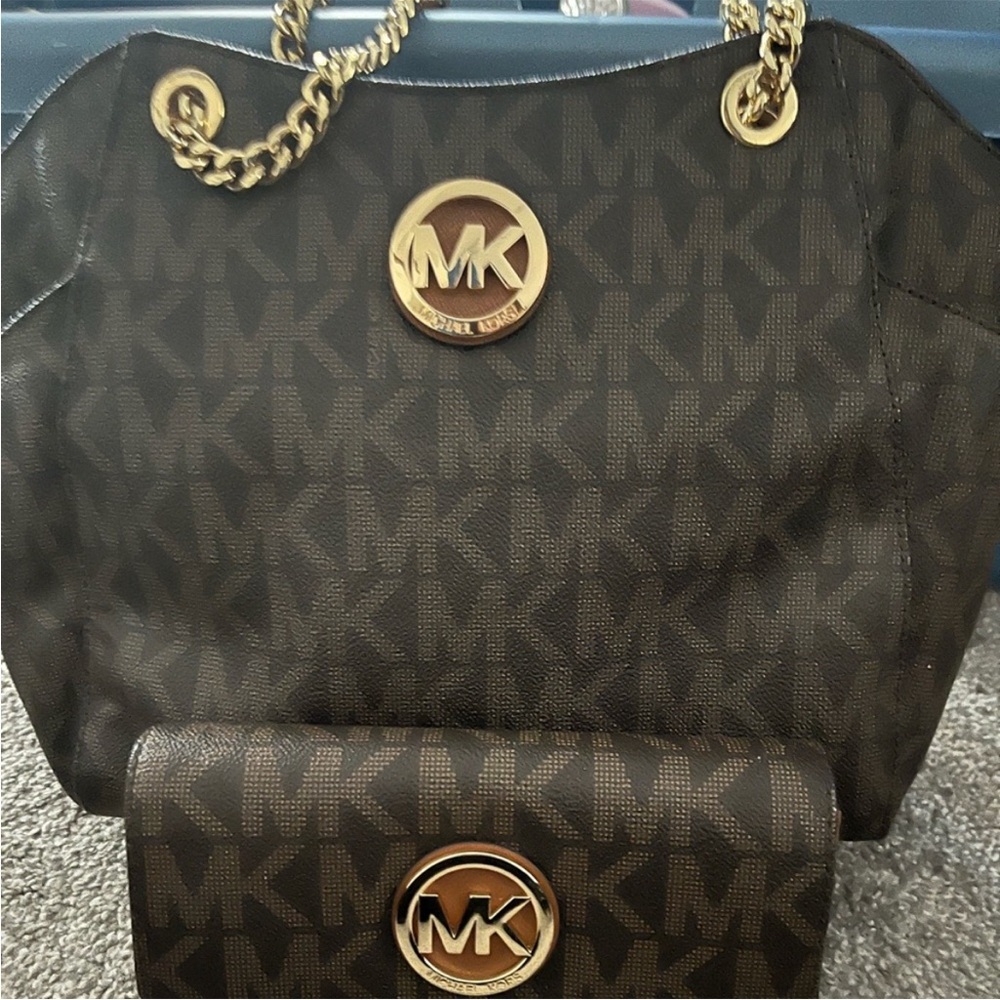 Michael kors purse and matching wallet